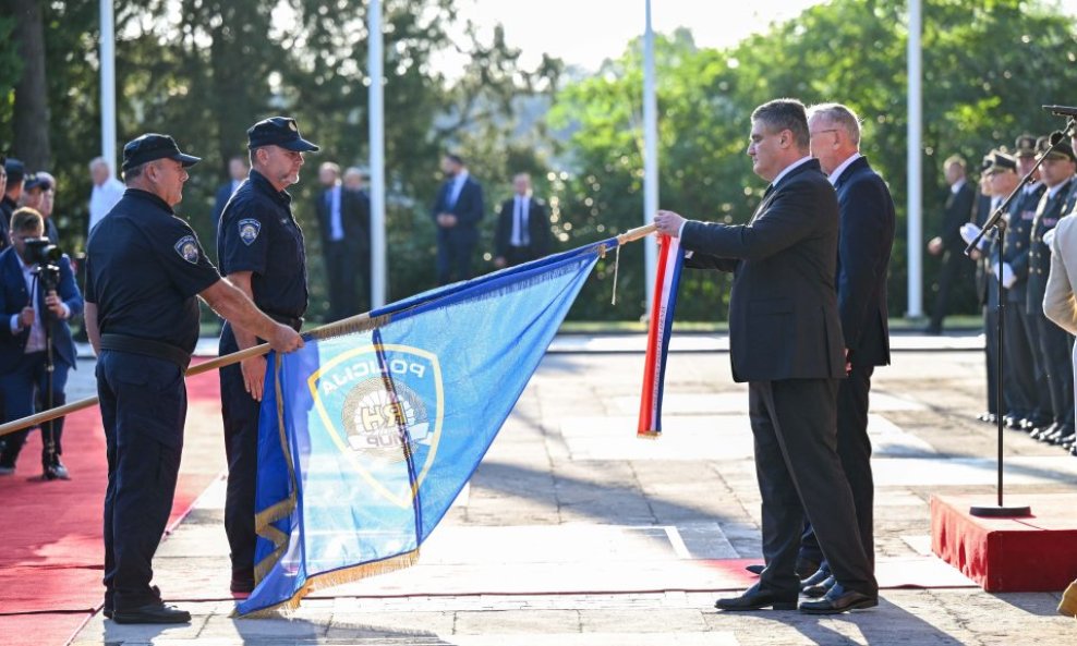 Milanović o vojnom roku: 'Ne možemo u vojsci angažirati Nepalce, niti plaćenike'