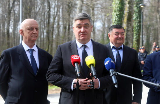KRVAVI USKRS Milanović mimo protokola stigao na Plitvice, Rojs i dvojica generala uz njega: ‘Zašto niste pozvali ove ljude!?‘