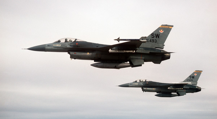 F-16 možda u SAD-u neće biti zamijenjen s F-35, nego "nečim između"