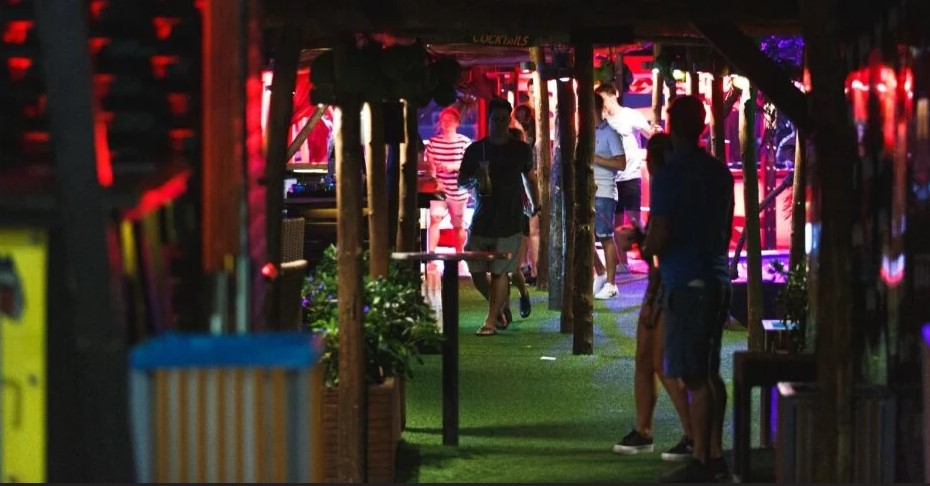 RIGOROZNA KONTROLA Desetero pozitivnih turista vraćeno u Belgiju, nadležni poručuju: Zrće čuvamo kao malo vode na dlanu!