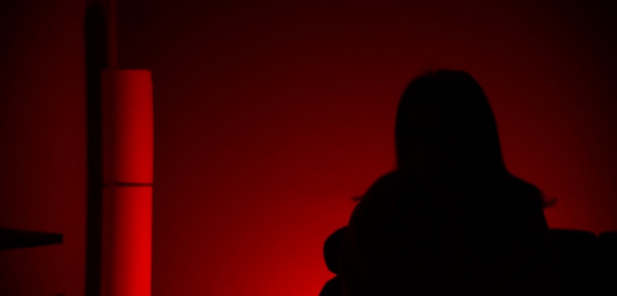 Zaštitar nasilno izbacio djevojku iz kluba, policajac ju je ismijavao, a tek kad je stala pred kamere, stigla je reakcija: 'Bilo je užasno'