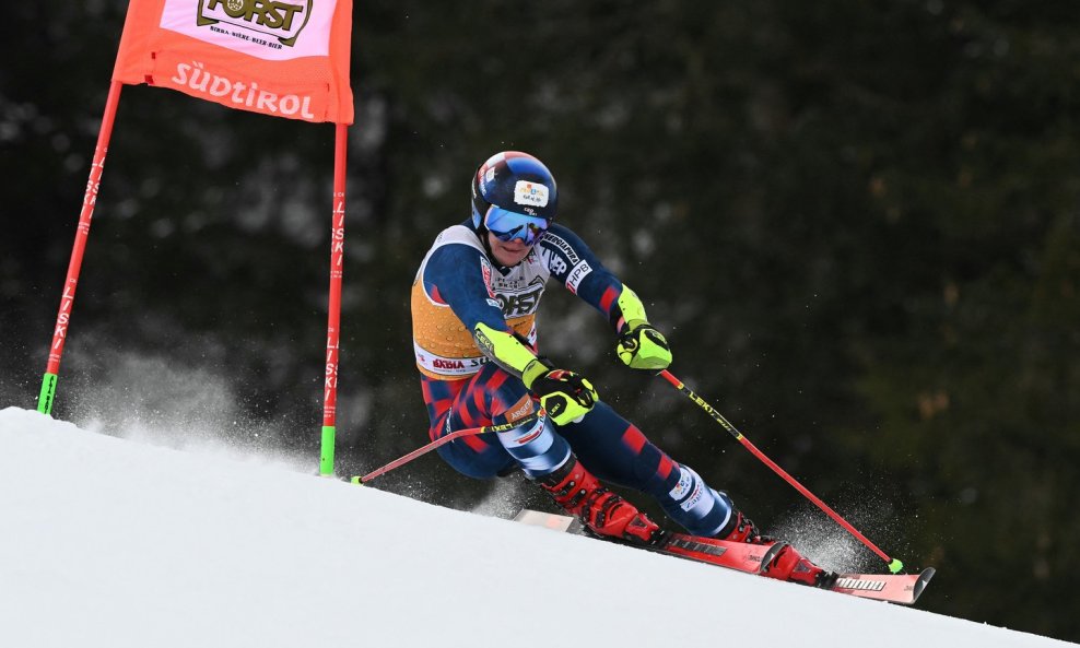 VELESLALOM U ALTA BADIJI  Zubčić drži prvi mjesto