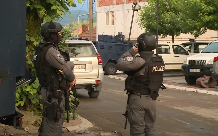 (VIDEO) ESKALIRALA SITUACIJA NA KOSOVU: Srbi pokušali proboj, morali intervenirati i specijalci