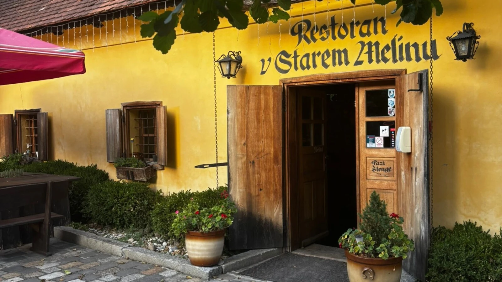 U Zagrebu smo otkrili restoran koji se nalazi u mlinu iz 17. stoljeća! Uz terasu žubori potok, a hrana je odlična
