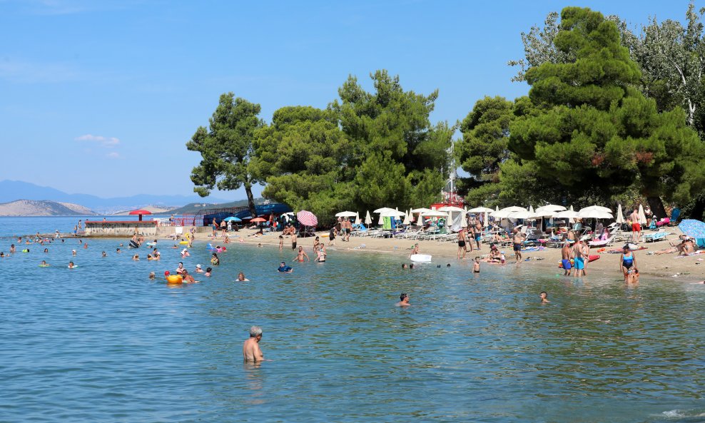 Usred sezone Palo stablo na popularnoj jadranskoj plaži: Ima ozlijeđenih
