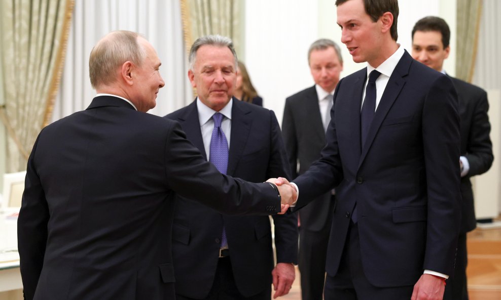 Putin sjeo za stol s Trumpovim izaslanicima: 'Situacija nije jednostavna'