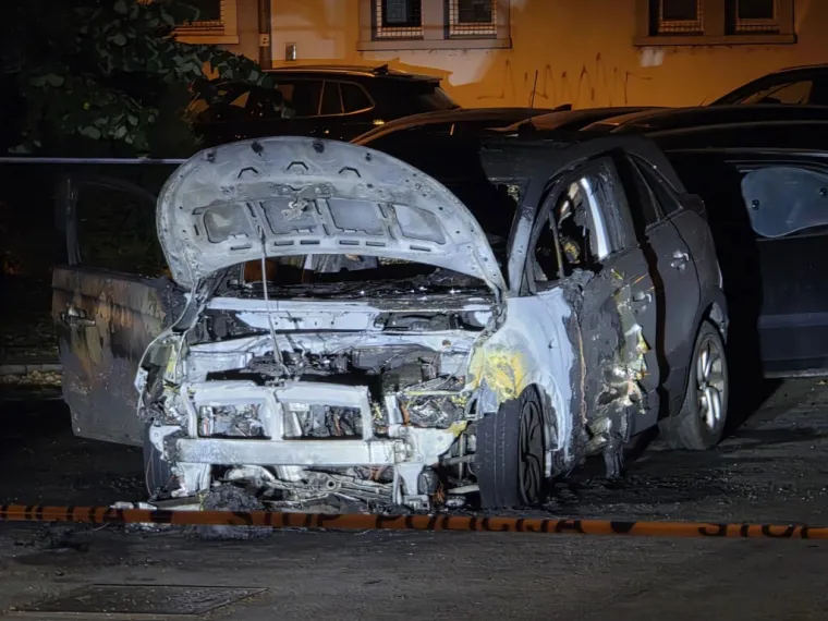 STRAŠNI PRIZORI / Izgorio auto zamjenice županijske državne odvjetnice: Bio je parkiran ispred zgrade u kojoj živi