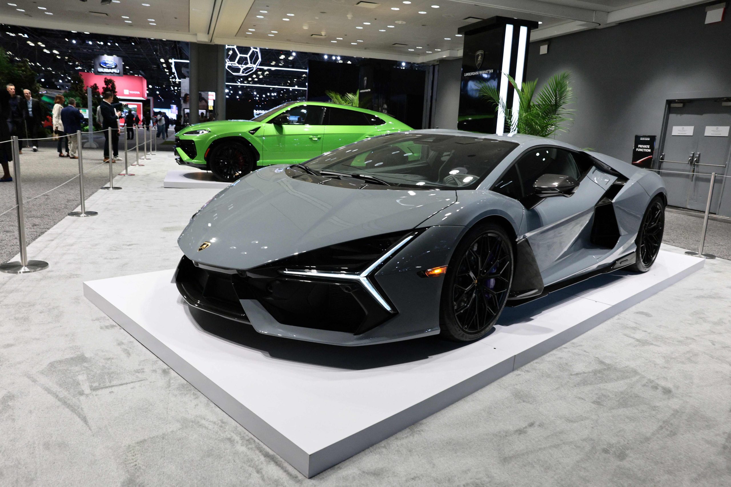 Došla zbog Lamborghinija, završila u njegovoj sobi. Tri mjeseca poslije automobili su gorjeli
