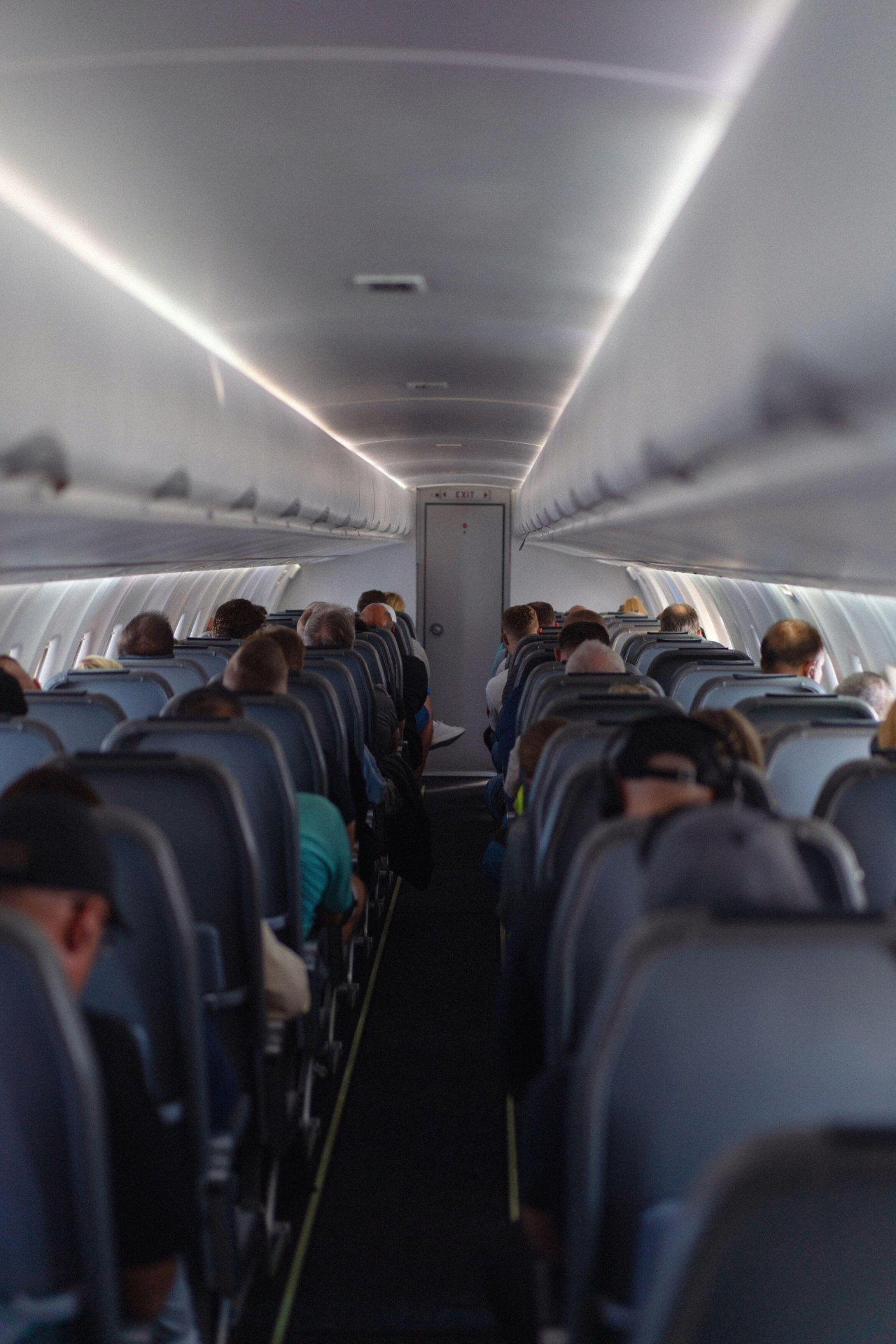 INCIDENT U AVIONU Drama na letu za Zagreb: Počeo pipati djevojčicu(15), ona tiho pozvala stjuardesu i pokazala joj zaslon mobitela..