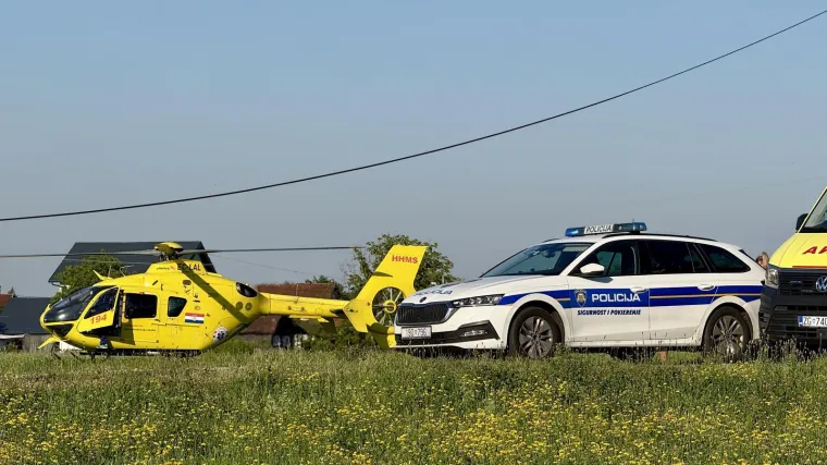TEŠKA NESREĆA U MEDINCIMA / Silokombajn mu presjekao put: Motociklist teško ozlijeđen, stigao i helikopter