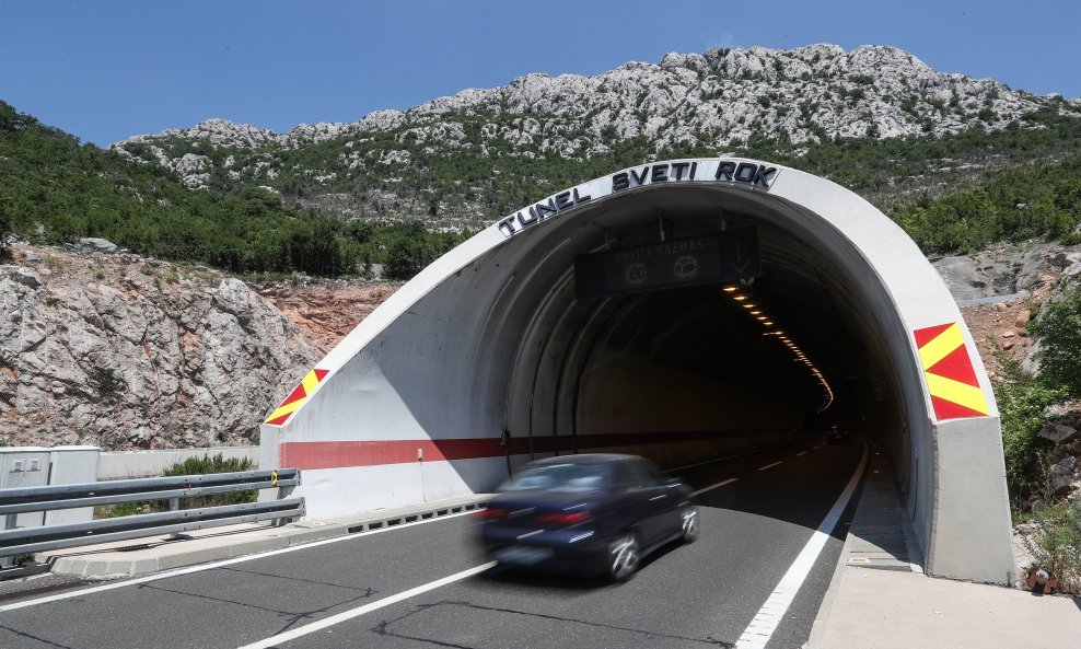 Nesreća kod svetog roka Kaos na povratku s mora: Zatvorena autocesta A1, četvero ozlijeđenih, kilometarske kolone