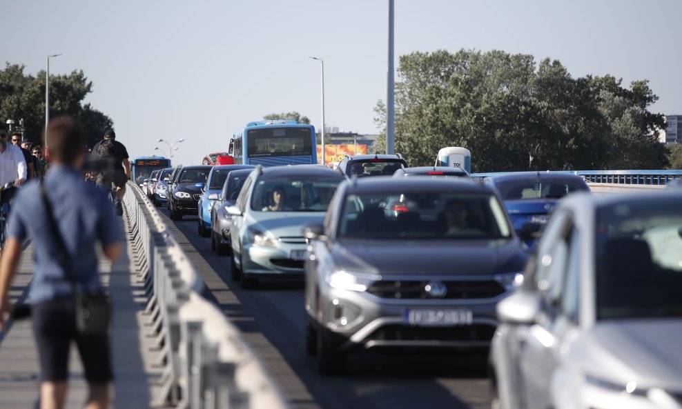 POVRATAK U REALNOST Školarci se vratili, kolone u Zagrebu na sve strane, evo gdje je najgore