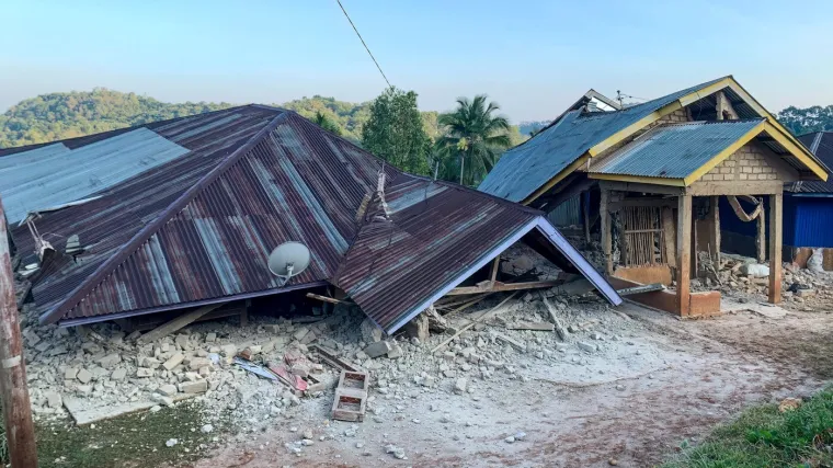 USLIJEDILI NOVI UDARI / Snažan potres magnitude 7,7 pogodio Indoneziju, izdano upozorenje na tsunami