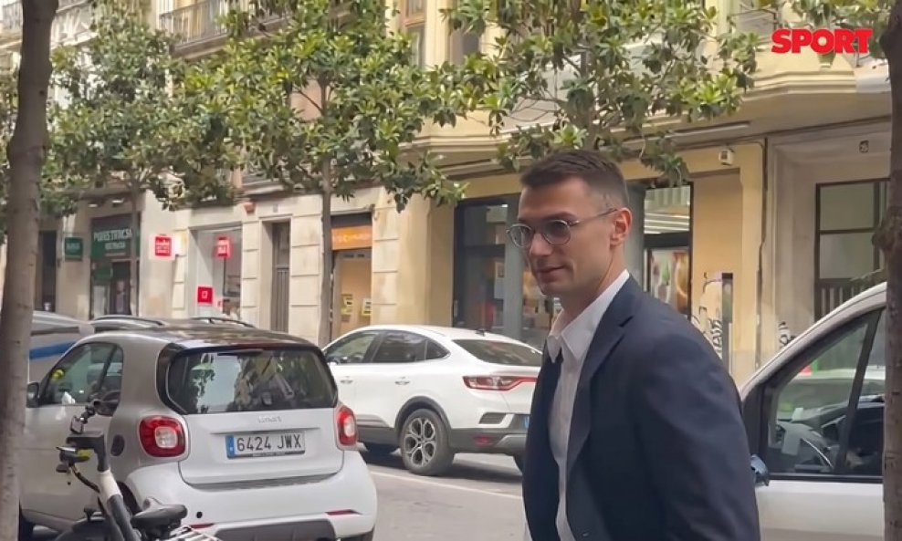 Dominik Livaković potpisao za Barcelonu!