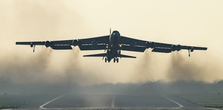 Američki  bombarder  B-52 srušio se u pustinji Mojave: Svih 8 članova posade poginulo