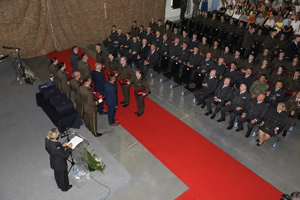 NA HRVATSKOM UČILIŠTU 'DR. FRANJO TUĐMAN' Prvi časnički činovi za 65 kadeta i kadetkinja: 'Ostvario sam dječački san