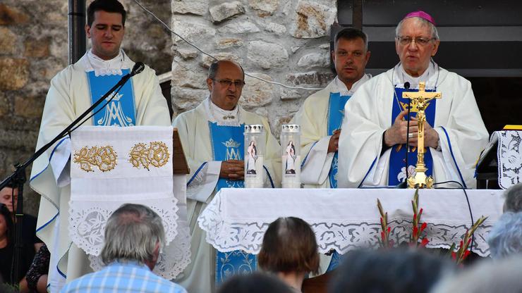 Biskupi su osam godina krili zlostavljanje mladića. Koga zapravo štite?