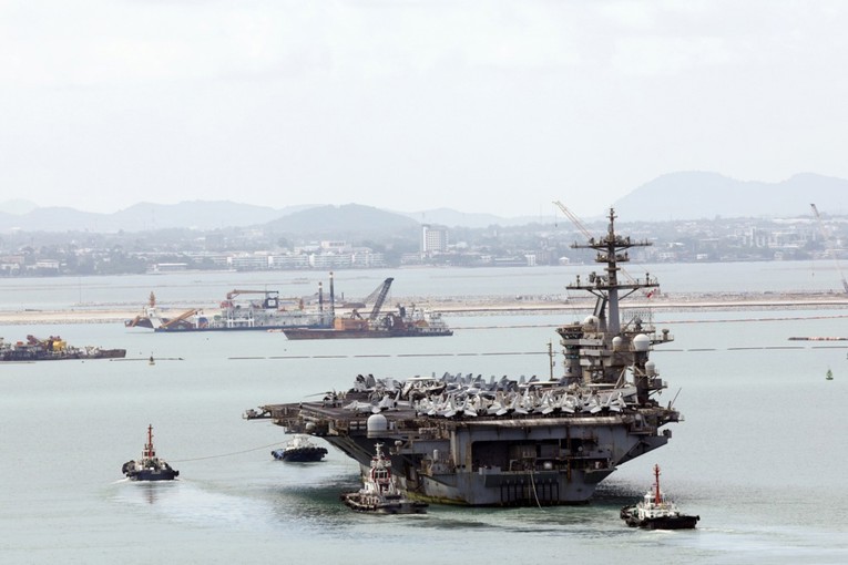 Američki  nosač zrakoplova  USS Abraham Lincoln usidrio se u Tajlandu nakon rekordnih 250 dana provedenih na moru