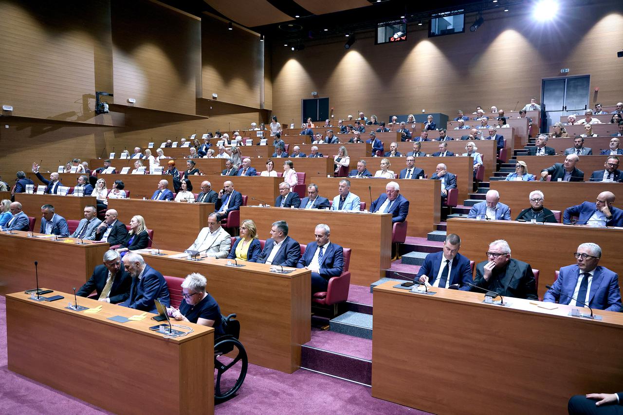 Puni krug hrvatske politike: Od „Za dom spremni“ do „Miči to!“