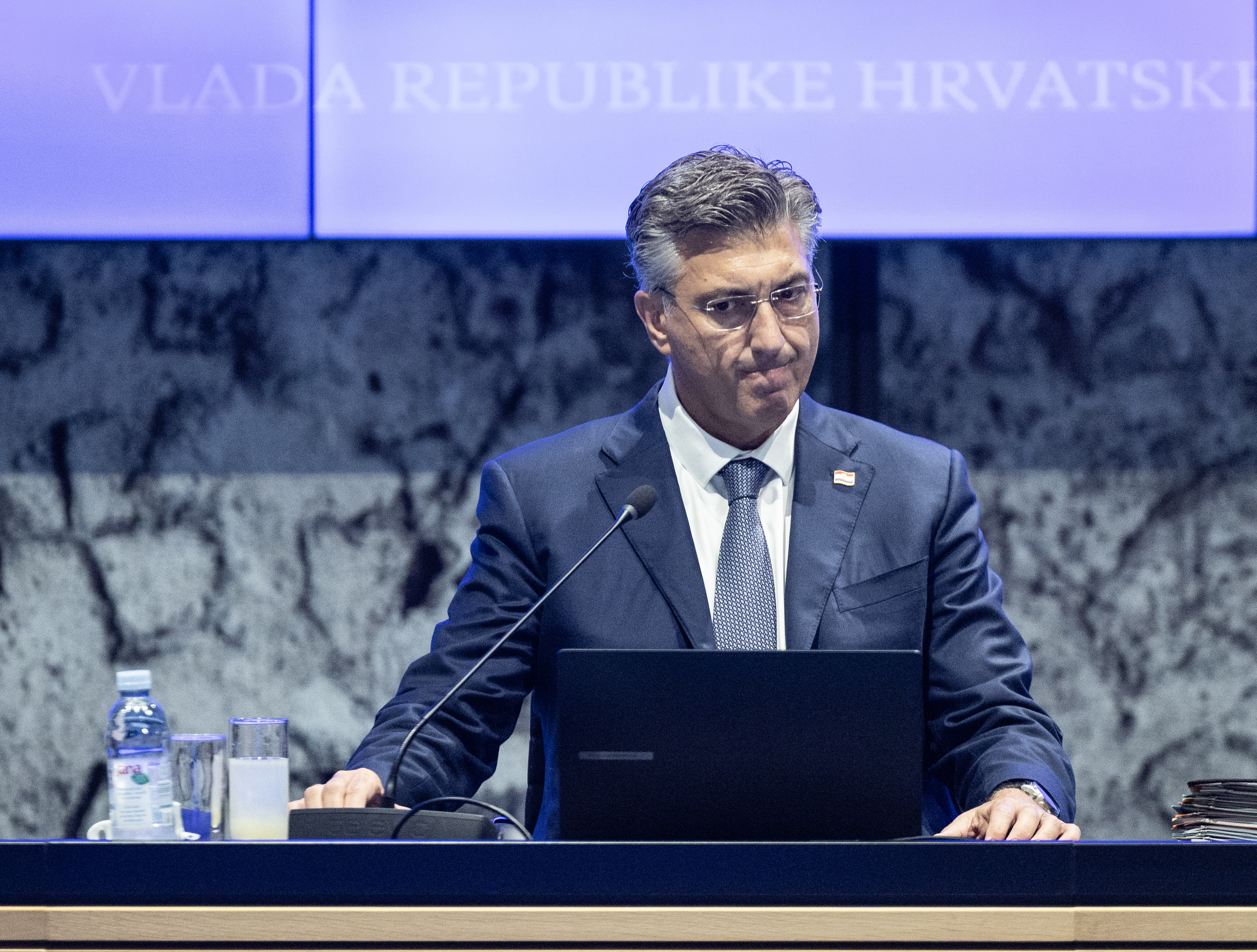 Porezni zaokret Vlade: 50 posto poreza na prekomjernu maržu i nula poreza na mirovine