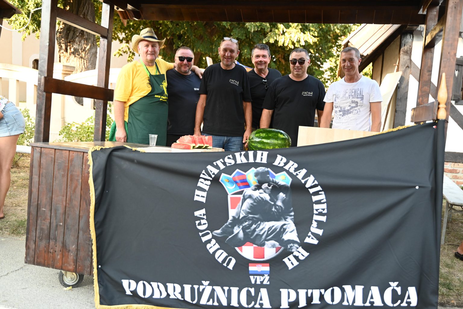 Članovi UHB RH iz Podružnice VPŽ – Pitomača prvi put na Danima pečenjakov podijelili 550 kilograma lubenica