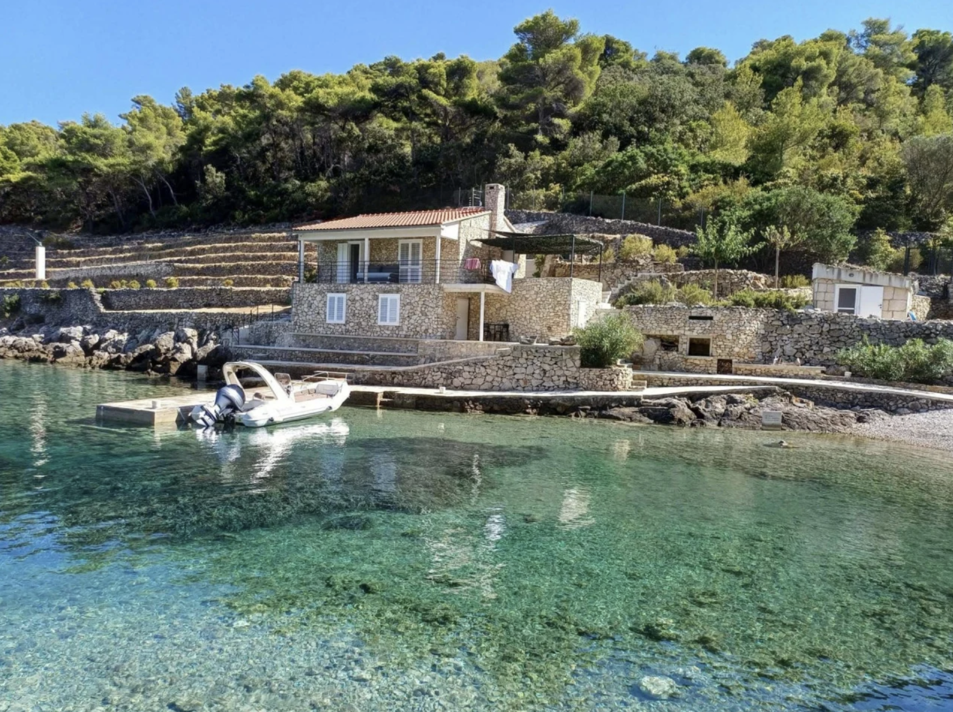 Otok Vis,objekt na šumskom području