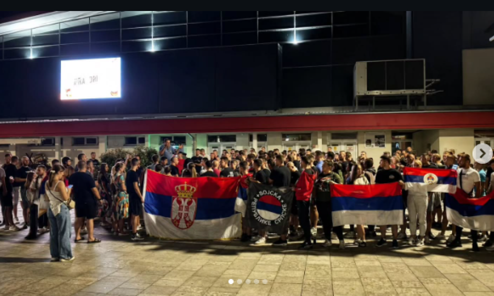 RATNI ZLOČINAC VIDEO Stotine mladih slavile Mladića: Snimke iz Republike Srpske izazvale zgražanje