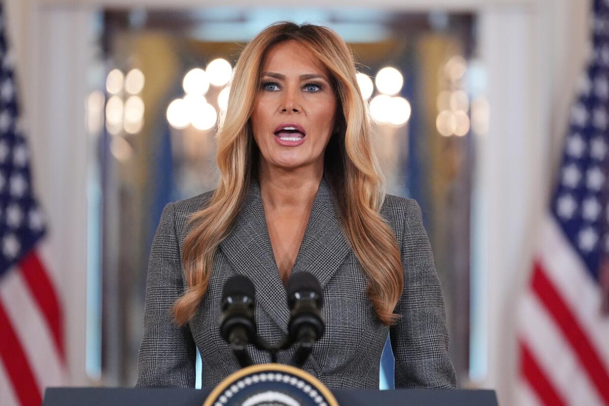 Melania Trump oštro odbacila veze s Epsteinom i pozvala Kongres na saslušanja, Alex Jones tvrdi: “Napustit će Trumpa”