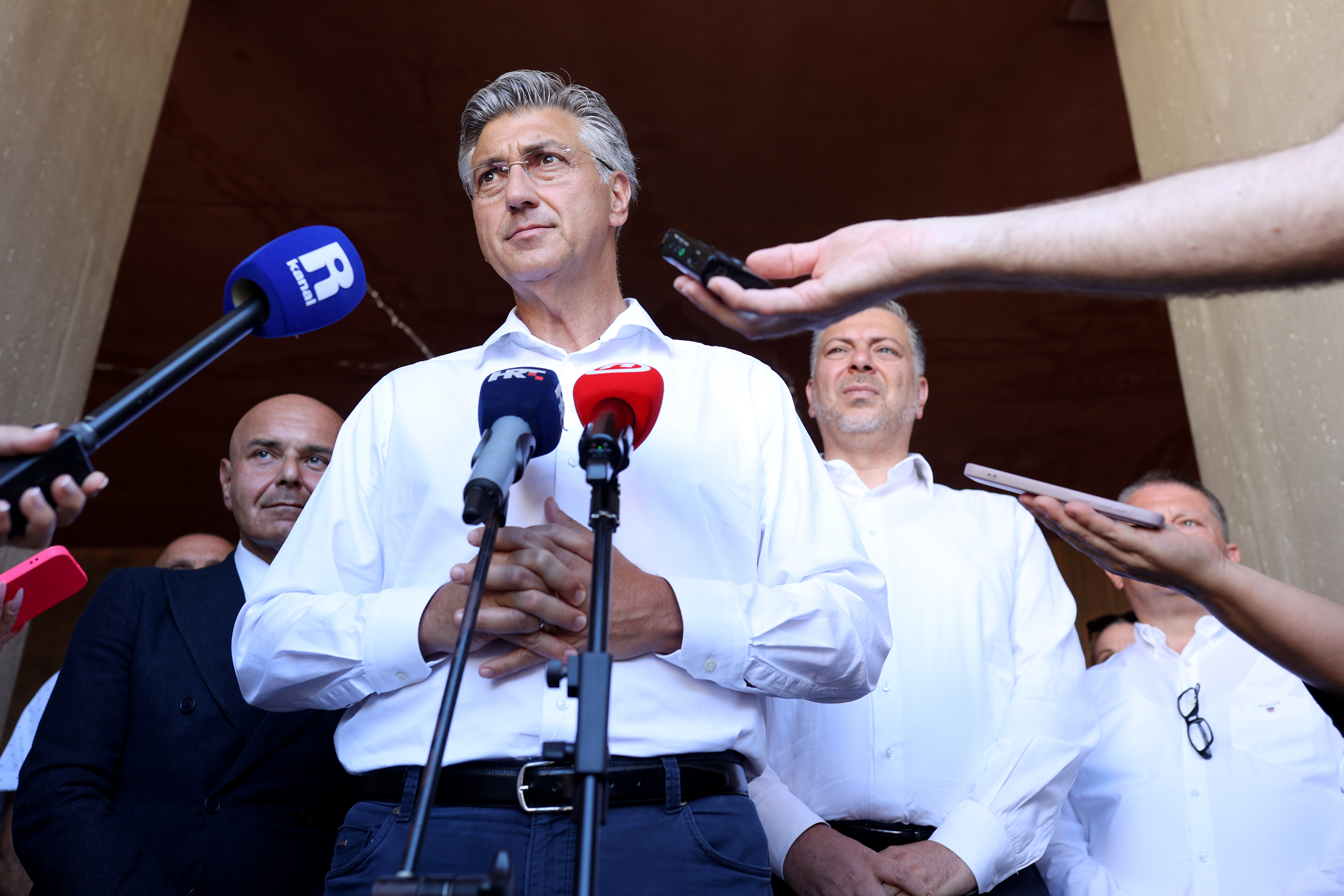 Plenković najavio financijsku pomoć Omišu i okolnim mjestima nakon procjene štete od požara