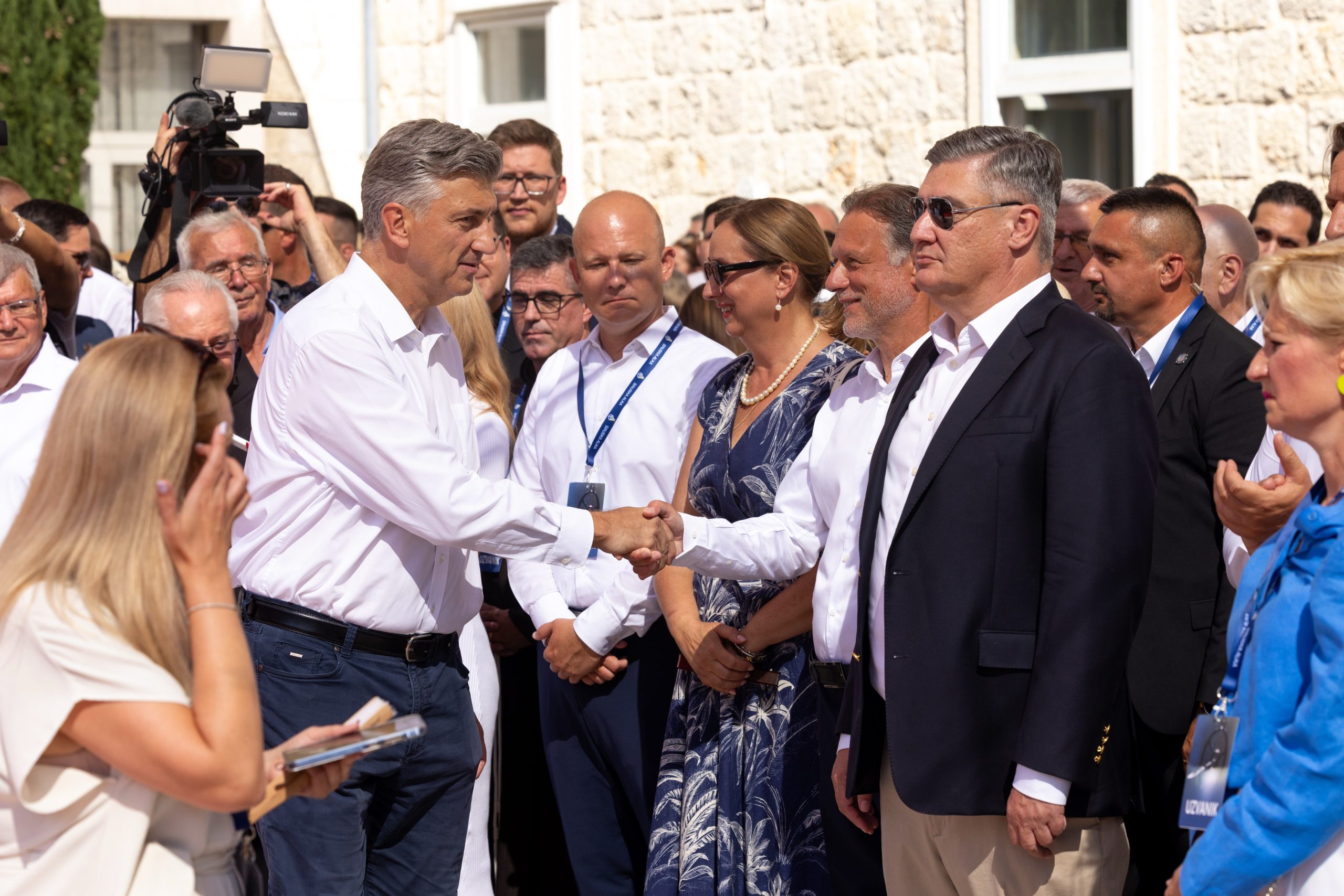 Milanović i Plenković svađaju se oko svega, ali prema „otpadnoj mafiji“ ponašaju se gotovo isto