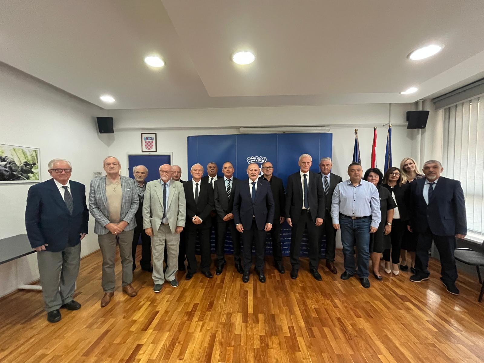 Ministar Medved uručio braniteljske zahvalnice za sudjelovanje u preuzimanju vojarne u Križevcima 1991.