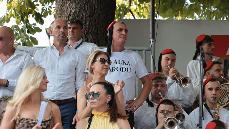 Bulj iz publike pratio 311. Sinjsku alku, vojvoda mu uputio pozdrav