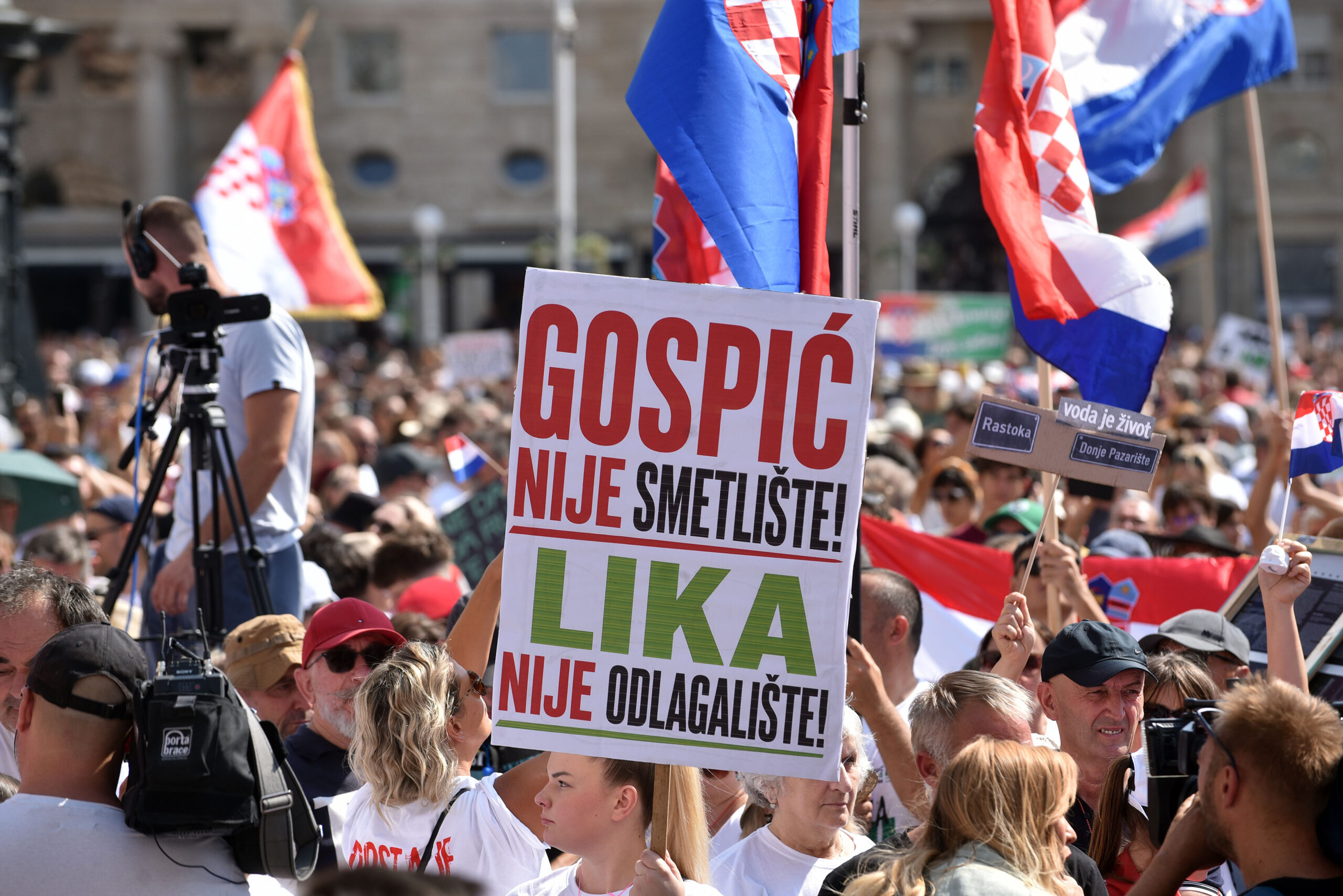 ŠOKANTNI NALAZI IZ GOSPIĆA: Mikroplastika pronađena u podzemnim vodama, građani traže hitnu reakciju