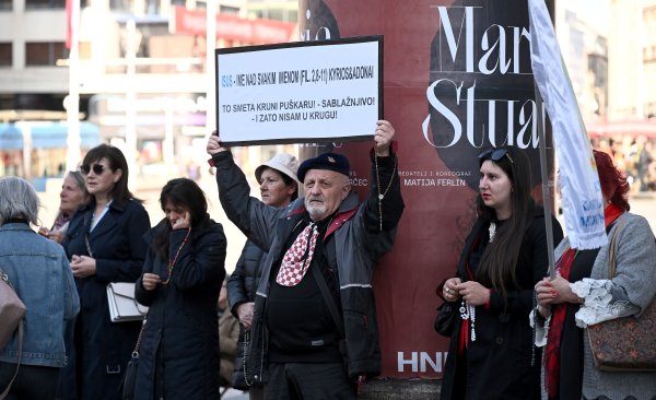 Molitelji i prosvjednici u Zagrebu