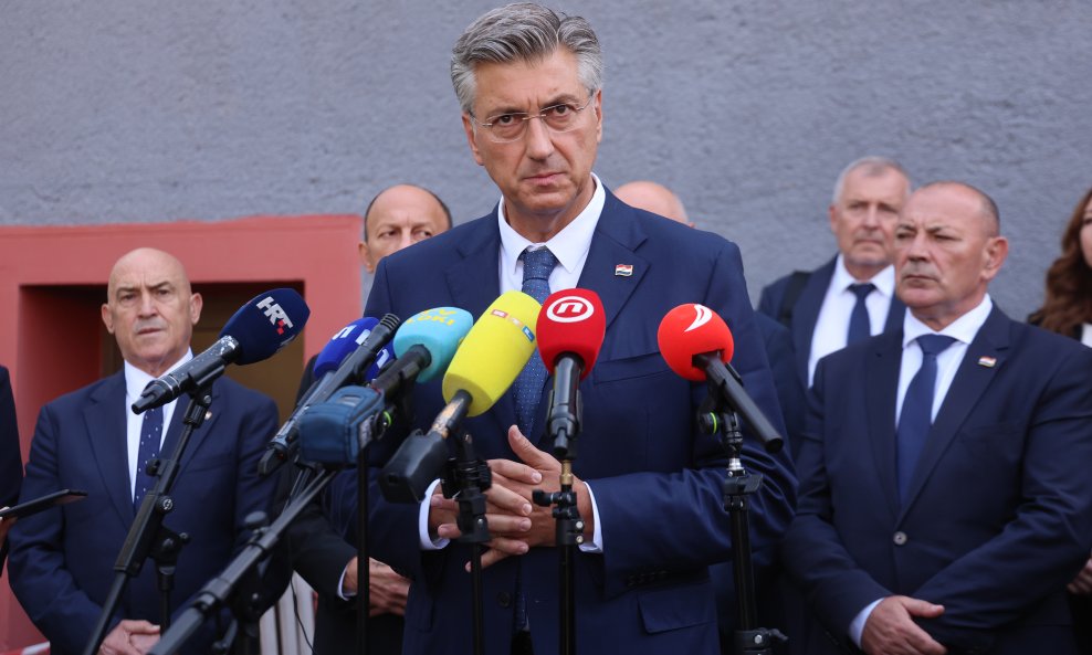 Plenković o ilegalnom otpadu u Gospiću: „Vlada će ukloniti posljedice, odgovorni će odgovarati“