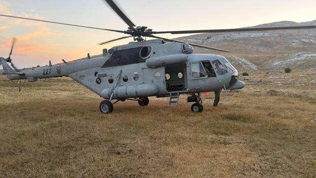 VOZILI GA U KNIN Vojni helikopter ozlijeđenog Nijemca prevezao s Dinare