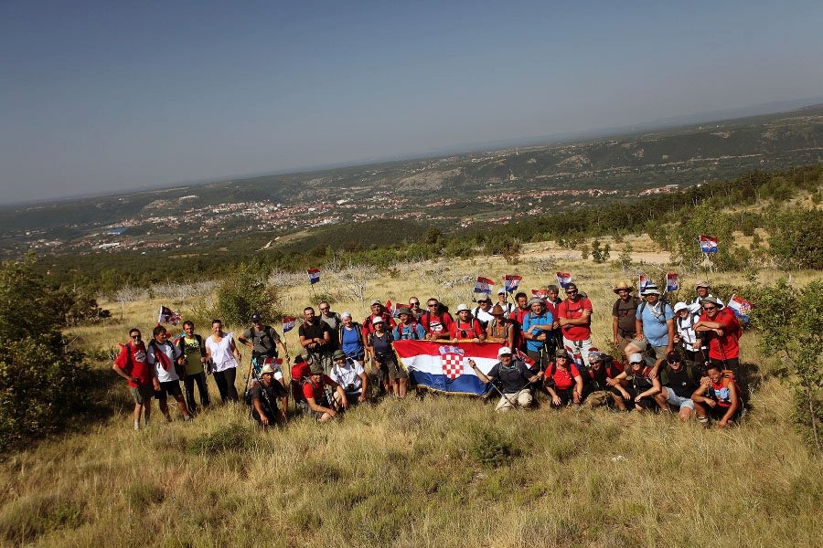 Dinarom u sjećanje na branitelje: U tijeku je 15. memorijalni pohod ‘Put Oluje‘