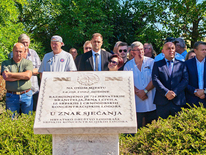 “Izašli smo iz autobusa i ljubili zemlju”: Emotivna ispovijest preživjelih logoraša 34 godine nakon najveće razmjene u Nemetinu