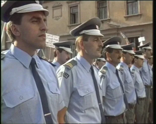 Mirko drugi slijeva pri dizanju hrvatske zastave 25. 7. 1990. sa šahovnicon ispred Hrvatskog sabora