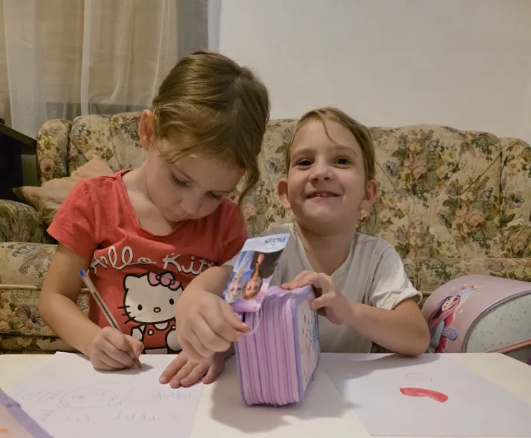 PRESLATKE PRVAŠIĆKE / Najpoznatije sijamske blizanke kreću u prvi razred! Kristina: 'Ja neću ići!' Valentina: 'Obožavam školu'