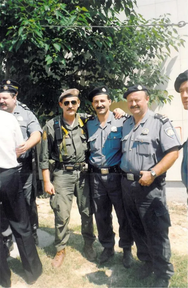Drniš 6. kolovoza 1995 - Mirko prvi slijeva s bratom Josipom