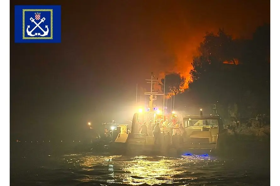 Požarište na Braču proteže se do 40 kilometara: 235 vatrogasaca i dalje na terenu