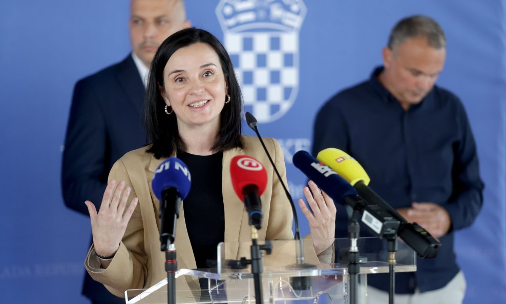 Vučković nakon masovnog prosvjeda: „Sve ćemo očistiti, odgovorni će platiti“