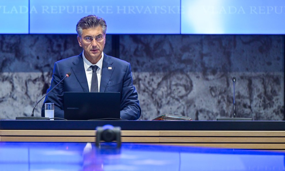 Plenković na sjednici Vlade: 'Voda na svim lokacijama je u potpunosti ispravna'