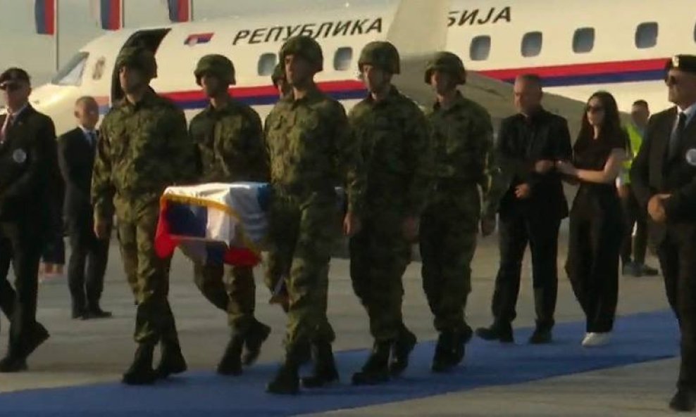 Tijelo ratnog zločinca Ratka Mladića stiglo u Srbiju: Lijes ogrnut srpskom zastavom