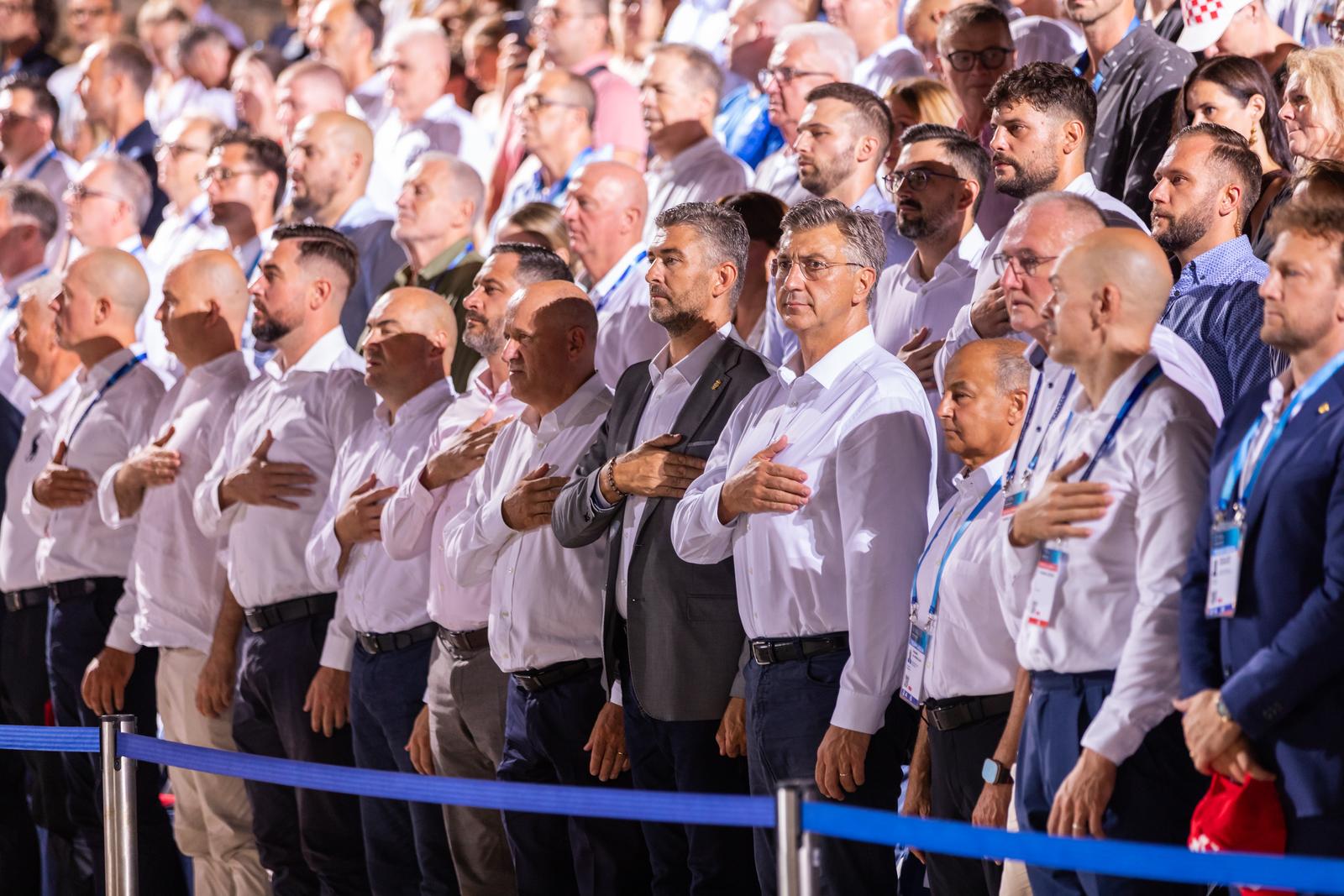 ‘OČAJNIČKI POKUŠAJ’ HDZ-ovci se obrušili na Hajdaša, spominjali mu i punca. Franković najžešći: Politički paraziti žele…
