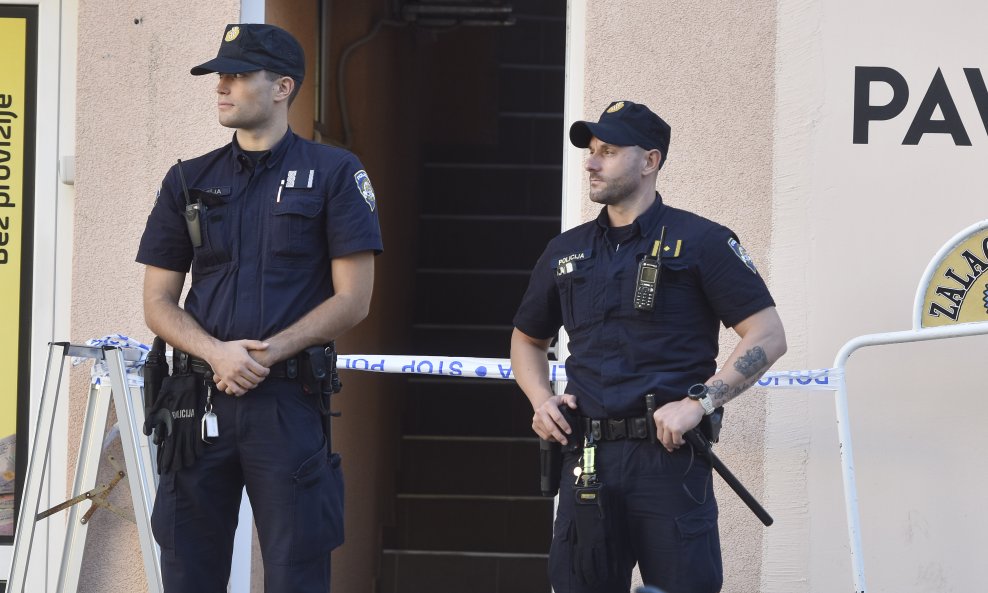 UŽAS U ŠIBENIKU: U apartmanu pronađen mrtav muškarac, žena teško ozlijeđena. Policija pronašla i 24-godišnjaka