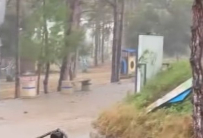 Strašno nevrijeme pogodilo Rab, stižu apokaliptični prizori: Voda prodrla u kuće