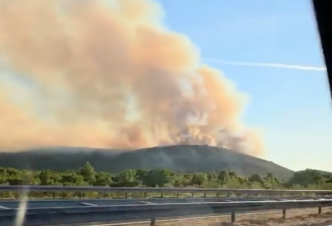 Opet gori u Dalmaciji. Požari kod Šibenika i na Dinari, dignuto šest aviona